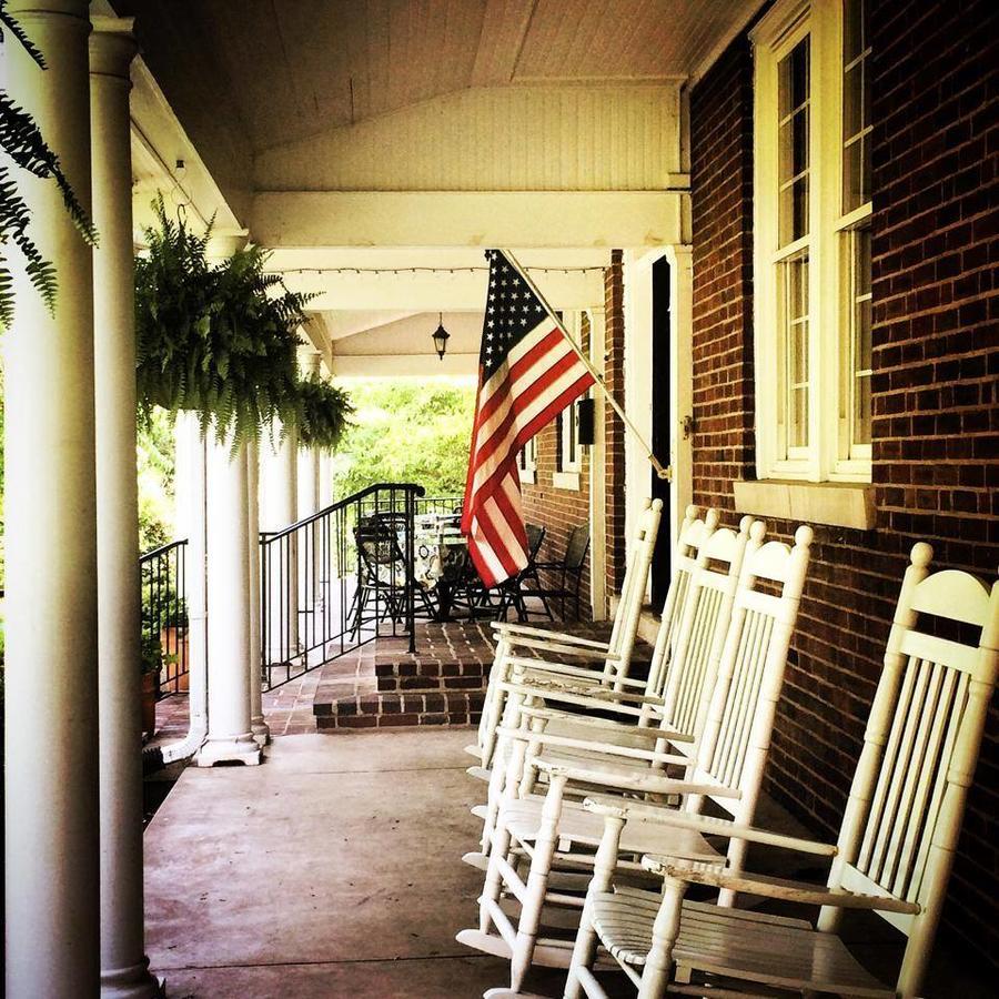 The Woodford Inn Versailles Exterior photo